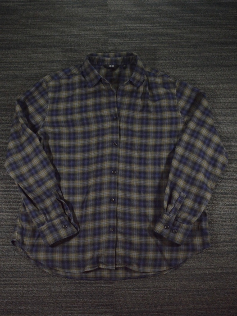 Uniqulo Mens Medium Plaid Flannel Shirt Button Up Long Sleeve Casual Muted Check